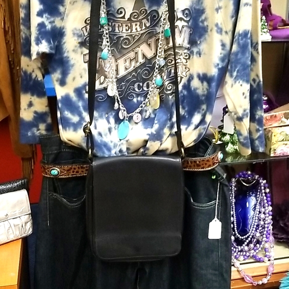 La Donna Leather Crossbody - Picture 1 of 6